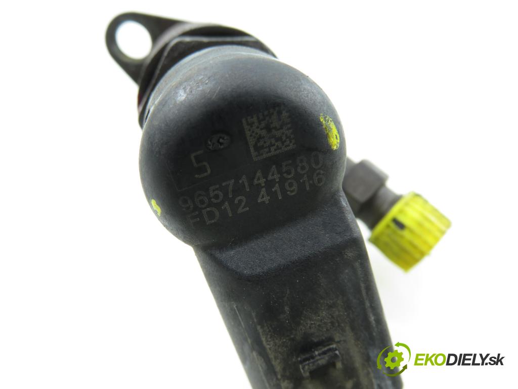 FORD FOCUS II (DA_, HCP) HB 2006 100,00 2.0 TDCi - G6DD 1997,00 vstrekovač 9657144580 (Vstrekovač paliva)