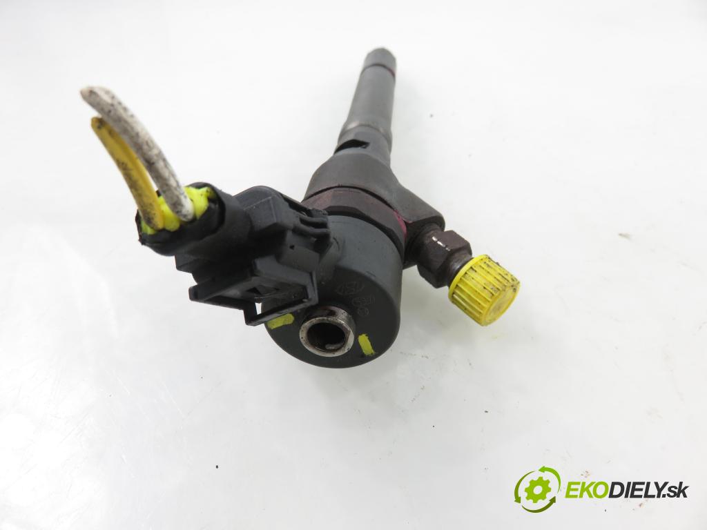 HYUNDAI TUCSON (JM) SUV 2006 83,00 2.0 CRDi 4WD 113 - D4EA 1991,00 vstrekovač 3380027900 ; 0445110126 (Vstrekovač paliva)