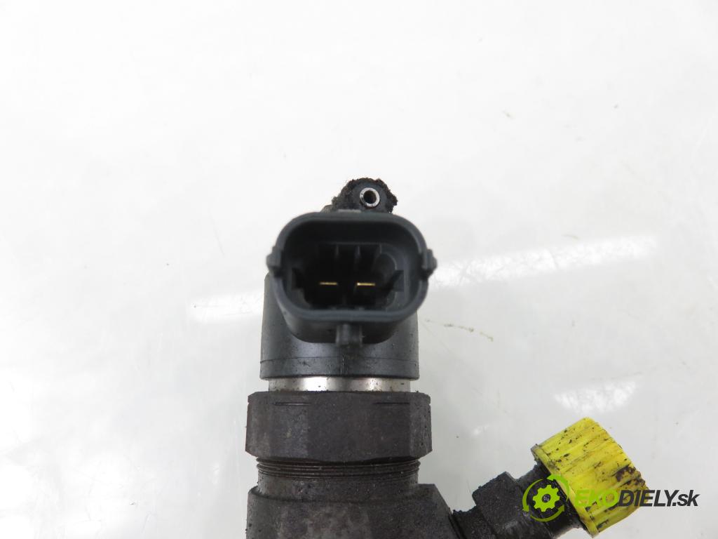 FIAT CROMA (194_) KOMBI 2006 110,00 1.9 D Multijet 150 - 939 A2.000 1910,00 vstrekovač 0445110243 (Vstrekovač paliva)