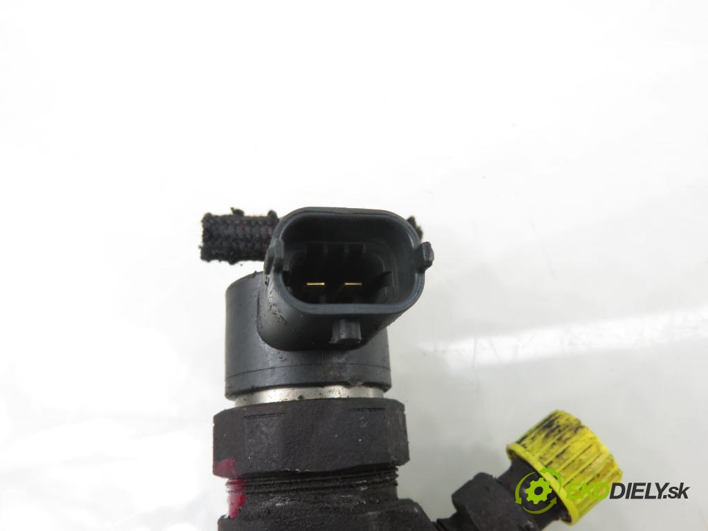 FIAT CROMA (194_) KOMBI 2006 110,00 1.9 D Multijet 150 - 939 A2.000 1910,00 vstrekovač 0445110243 (Vstrekovač paliva)