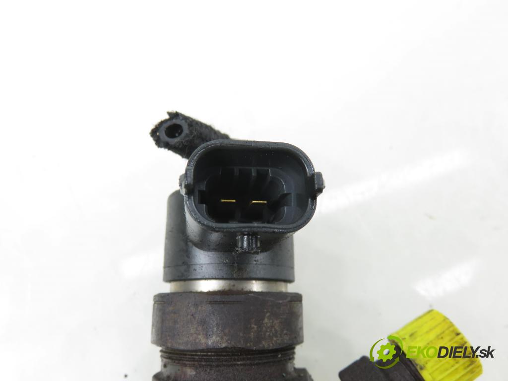 FIAT CROMA (194_) KOMBI 2006 110,00 1.9 D Multijet 150 - 939 A2.000 1910,00 vstrekovač 0445110243 (Vstrekovač paliva)