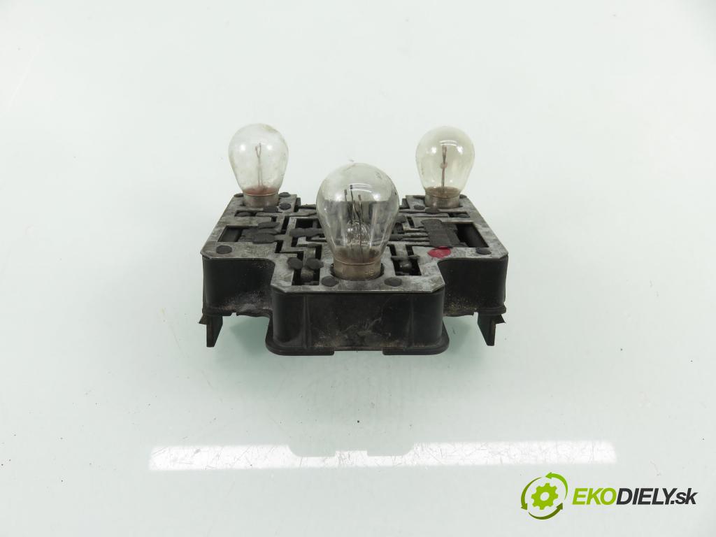 VW TRANSPORTER IV Skrzynia (70XA) FURGON 1996 50,00 1.9 TD 68 - ABL 1896,00 vložka svetla ľavy zadné 701945257