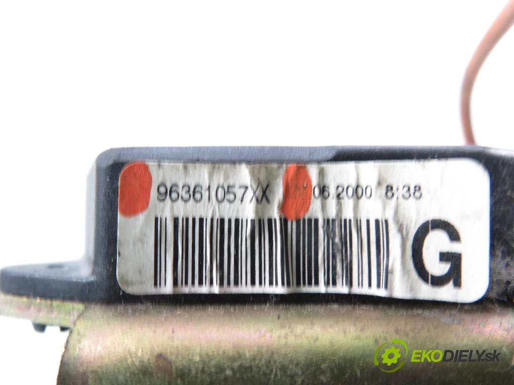 PEUGEOT 206 liftback (2A/C) HB 2000 55,00 1.4 i 75 -  KFX 1361,00 Držiak bezpečnostný LP 96361057XX