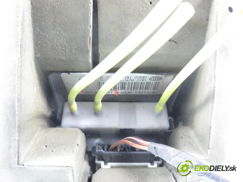 MERCEDES-BENZ KLASA A (W168) HB 1999 60,00 1.4 A 140 82 - M 166.940 1397,00 motorek zámku centrálního 1688000148