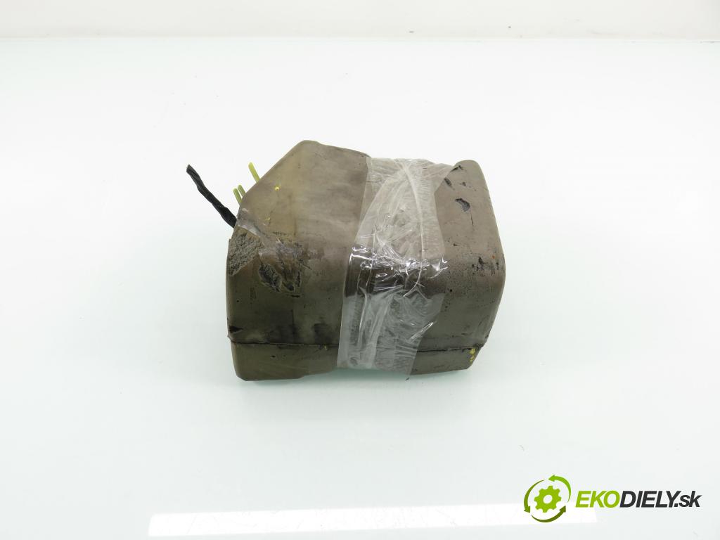 MERCEDES-BENZ KLASA A (W168) HB 1999 60,00 1.4 A 140 82 - M 166.940 1397,00 motorek zámku centrálního 1688000148