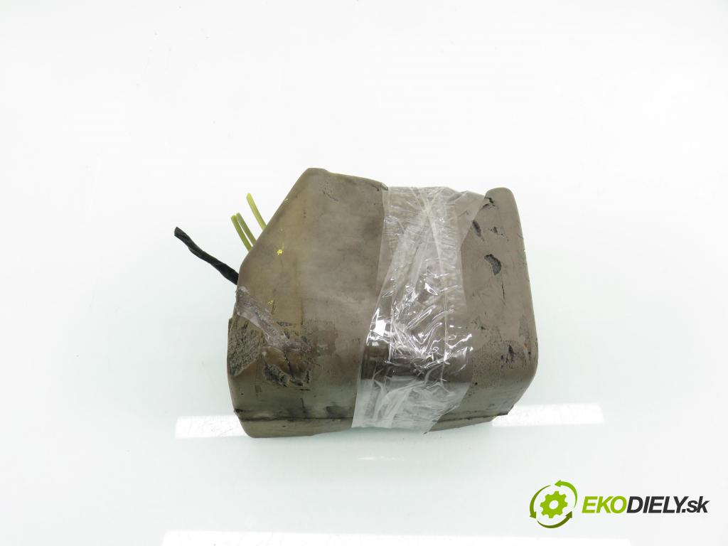 MERCEDES-BENZ KLASA A (W168) HB 1999 60,00 1.4 A 140 82 - M 166.940 1397,00 motorek zámku centrálního 1688000148