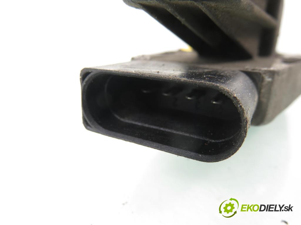 SKODA FABIA I (6Y2) HB 2001 44,00 1.4 MPi 60 - AZE 1397,00 cívka zapalovací 047905104B