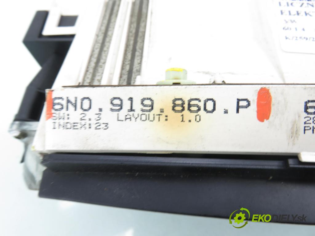 VW POLO (6N1) HB 1996 44,00 1.4 60 1390,00 prístrojovka elektrický 6N0919860P
