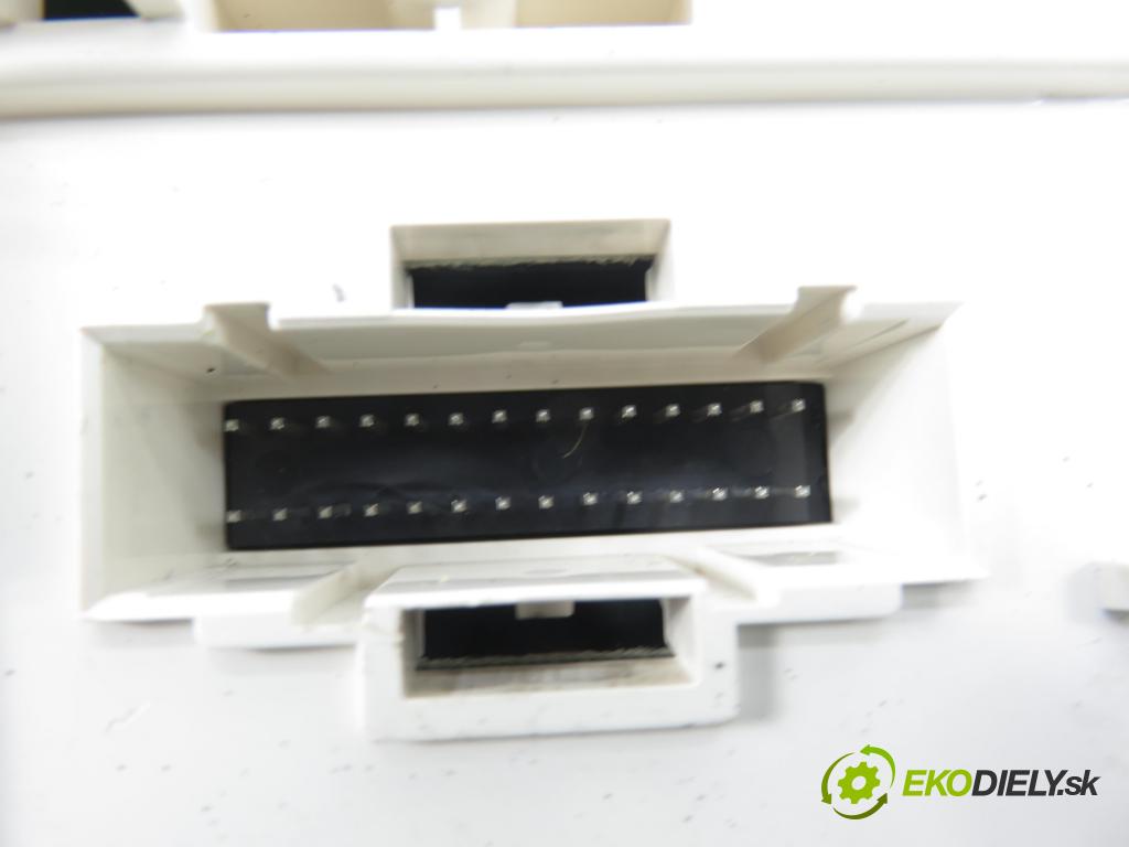 VW POLO (6N1) HB 1996 44,00 1.4 60 1390,00 prístrojovka elektrický 6N0919860P