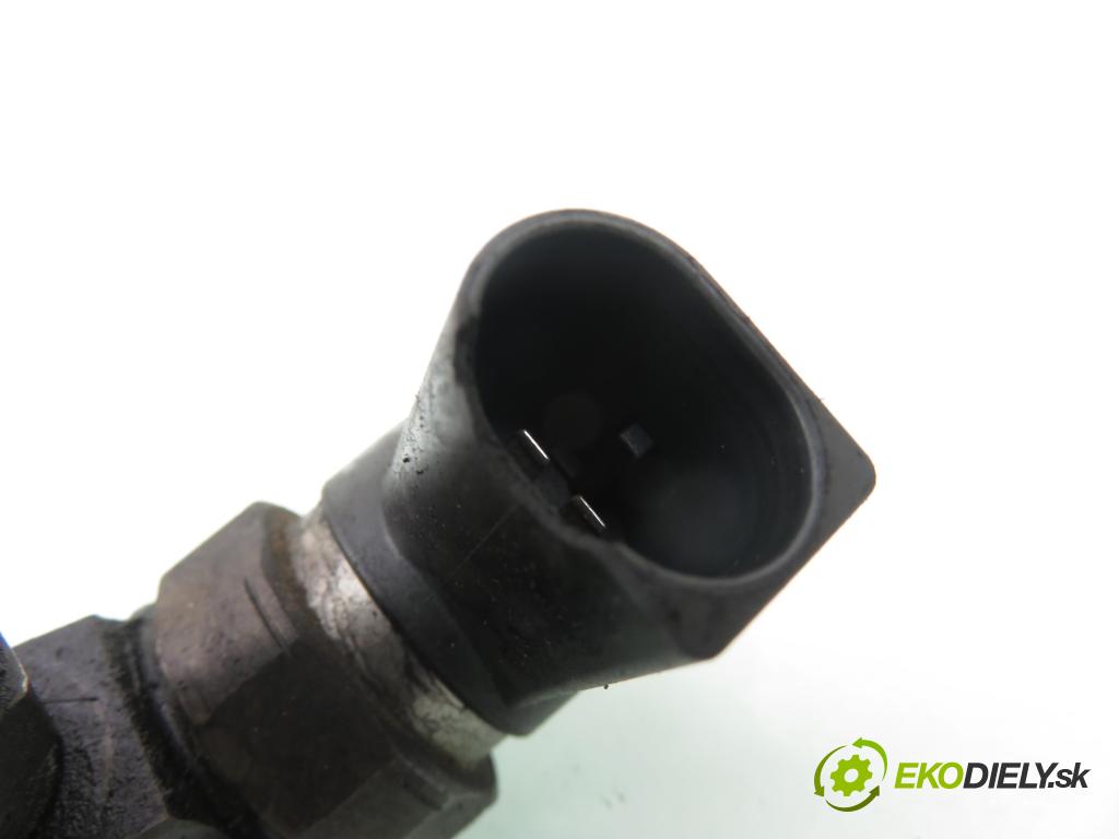 BMW 3 (E46) SEDAN 2003 110,00 320 d 150 - M47 D20 (204D4) 1995,00 vstrekovač 0445110131 ; 7789661 (Vstrekovač paliva)