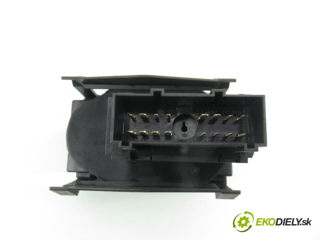 FORD FOCUS II (DA_, HCP) HB 2005 80,00 1.6 TDCi - G8DD 1560,00 prepínač svetlá 4M5T13A024AA