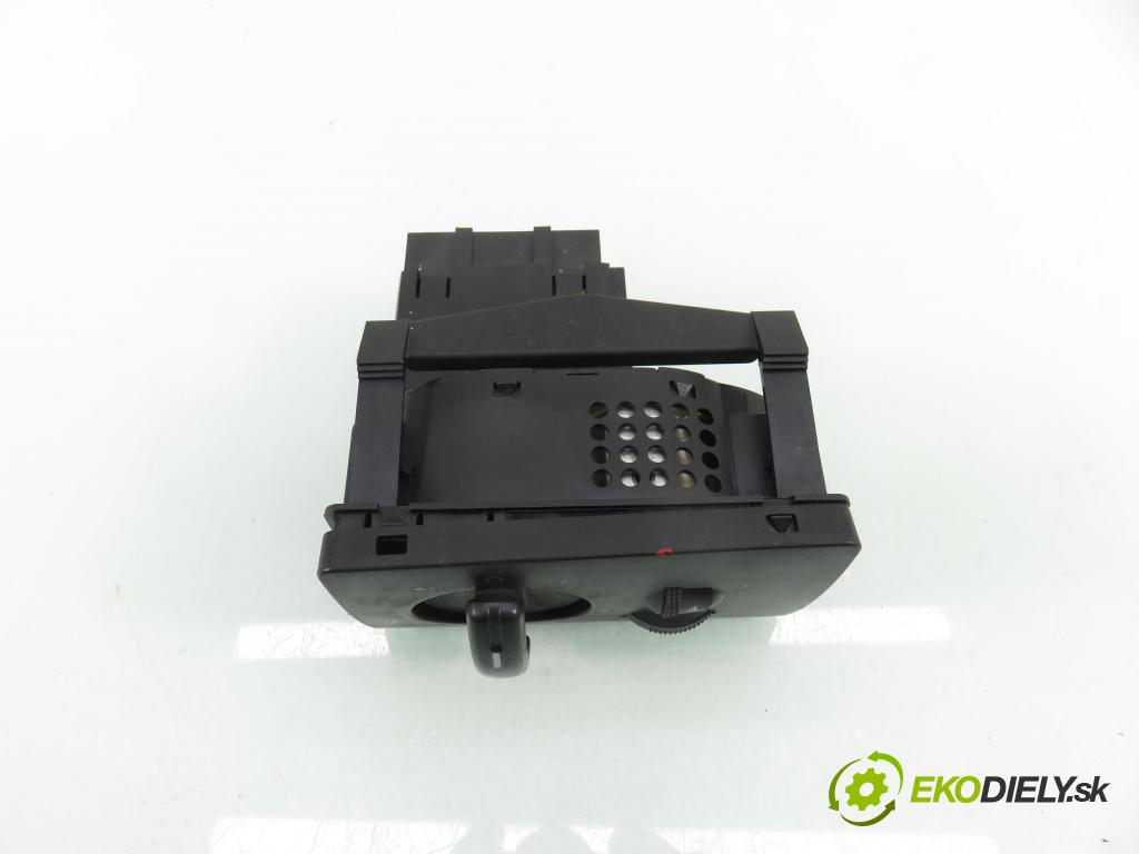 FORD FOCUS II (DA_, HCP) HB 2005 80,00 1.6 TDCi - G8DD 1560,00 prepínač svetlá 4M5T13A024AA