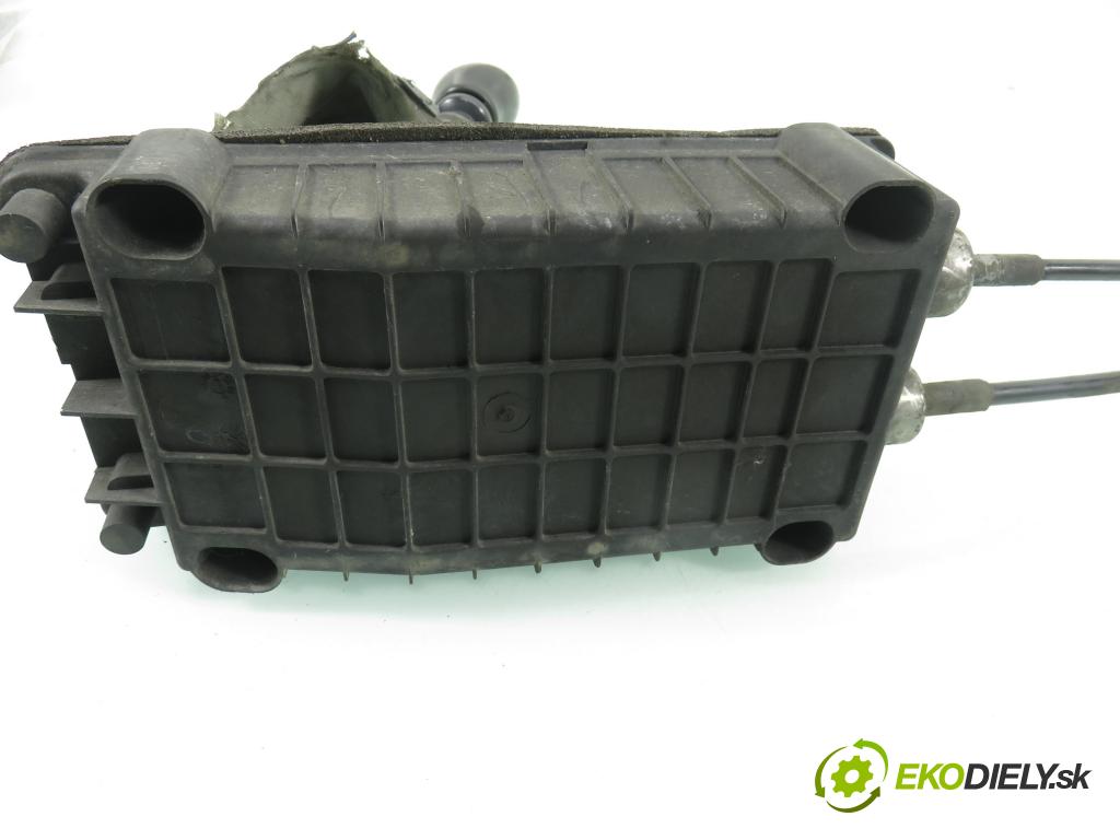 RENAULT MEGANE II Kombi (KM0/1_) KOMBI 2007 96,00 1.9 dCi 131 - F9Q 804 1870,00 ZVEDÁK: 8200732366