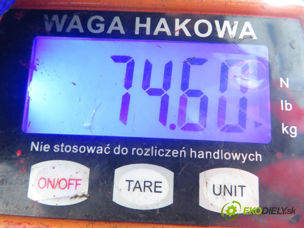 TOYOTA AURIS TOURING SPORTS (_E18_) KOMBI 2014 91,00 2.0 D-4D 124 (ADE186_) - 1AD-FTV 1998,00 ZADNÍ: