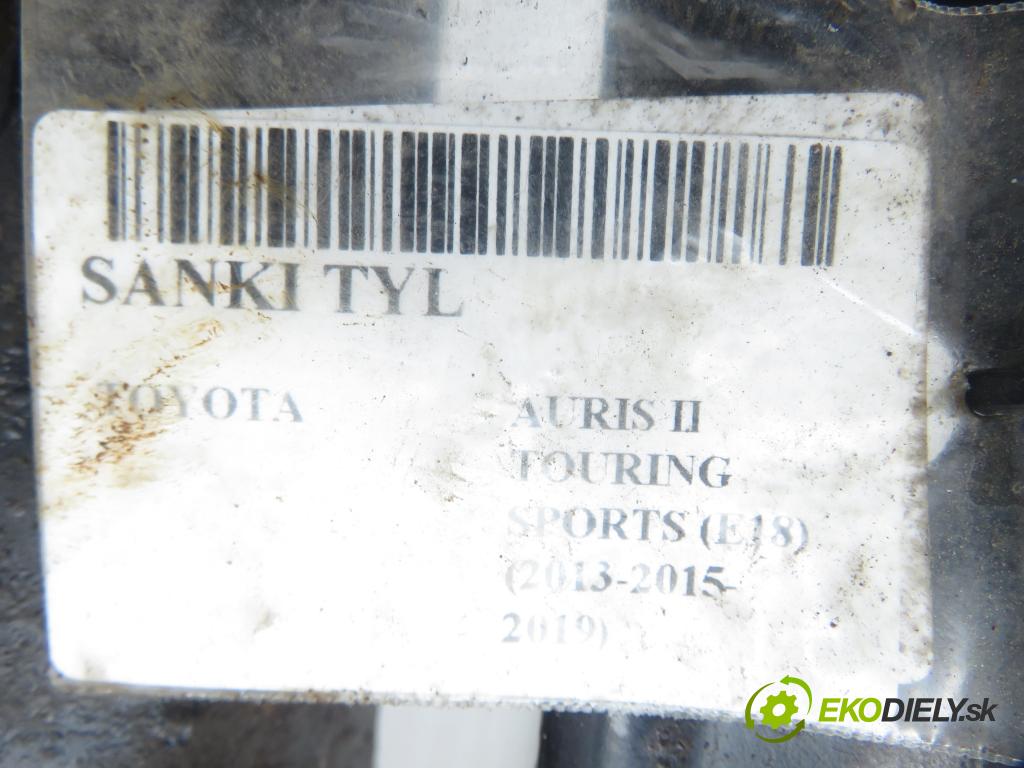 TOYOTA AURIS TOURING SPORTS (_E18_) KOMBI 2014 91,00 2.0 D-4D 124 (ADE186_) - 1AD-FTV 1998,00 ZADNÍ: