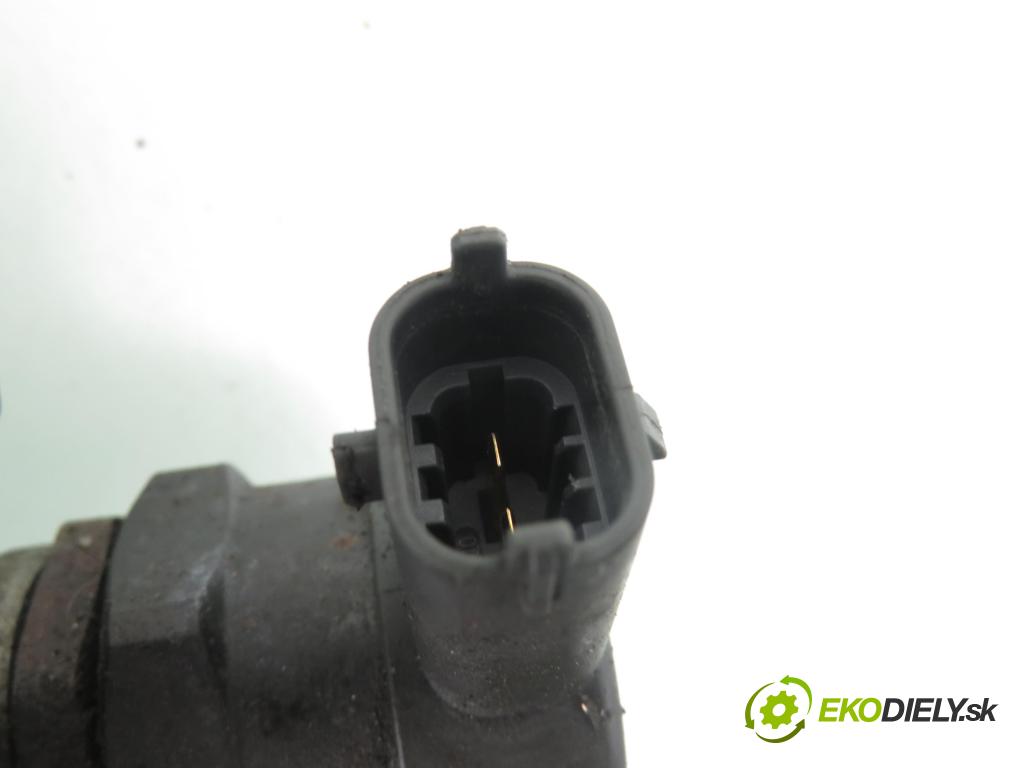 TOYOTA YARIS (_P1_) HB 2001 55,00 1.4 D-4D (NLP10_) - 1ND-TV 1364,00 Lišta vstrekovacia 2381033010 ; 0281002507 ; 0445214032 (Vstrekovacia lišta)