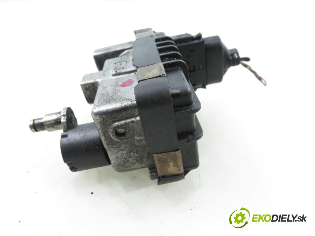 MERCEDES-BENZ KLASA S (W220) SEDAN 2003 191,00 S 400 CDI V8 260 - OM 628.960 3996,00 nastavovač turba 6NW008412 ; 712120 (Motorek ostatní)