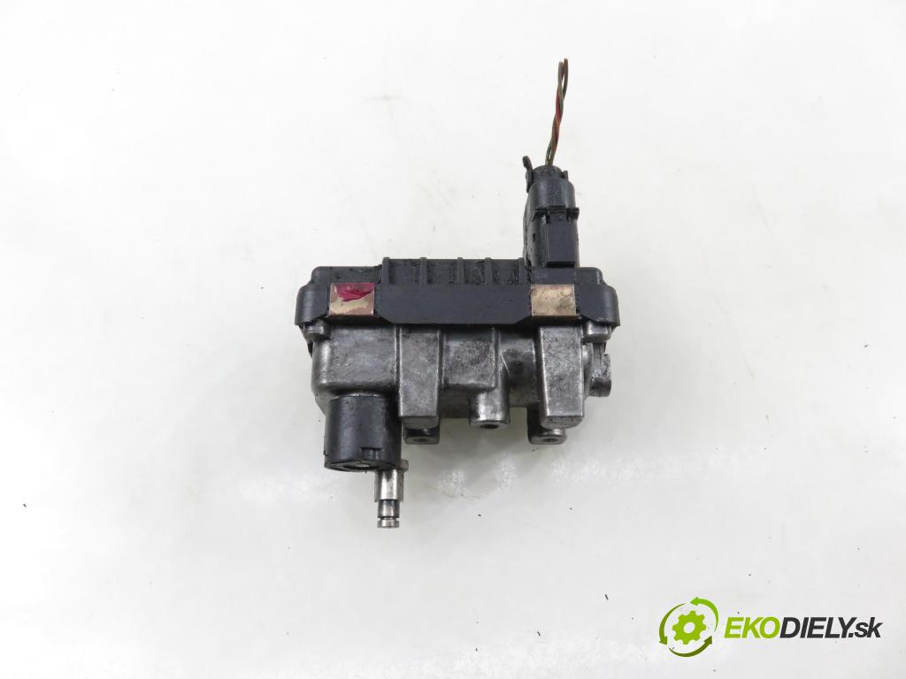 MERCEDES-BENZ KLASA S (W220) SEDAN 2003 191,00 S 400 CDI V8 260 - OM 628.960 3996,00 nastavovač turba 6NW008412 ; 712120 (Motorek ostatní)