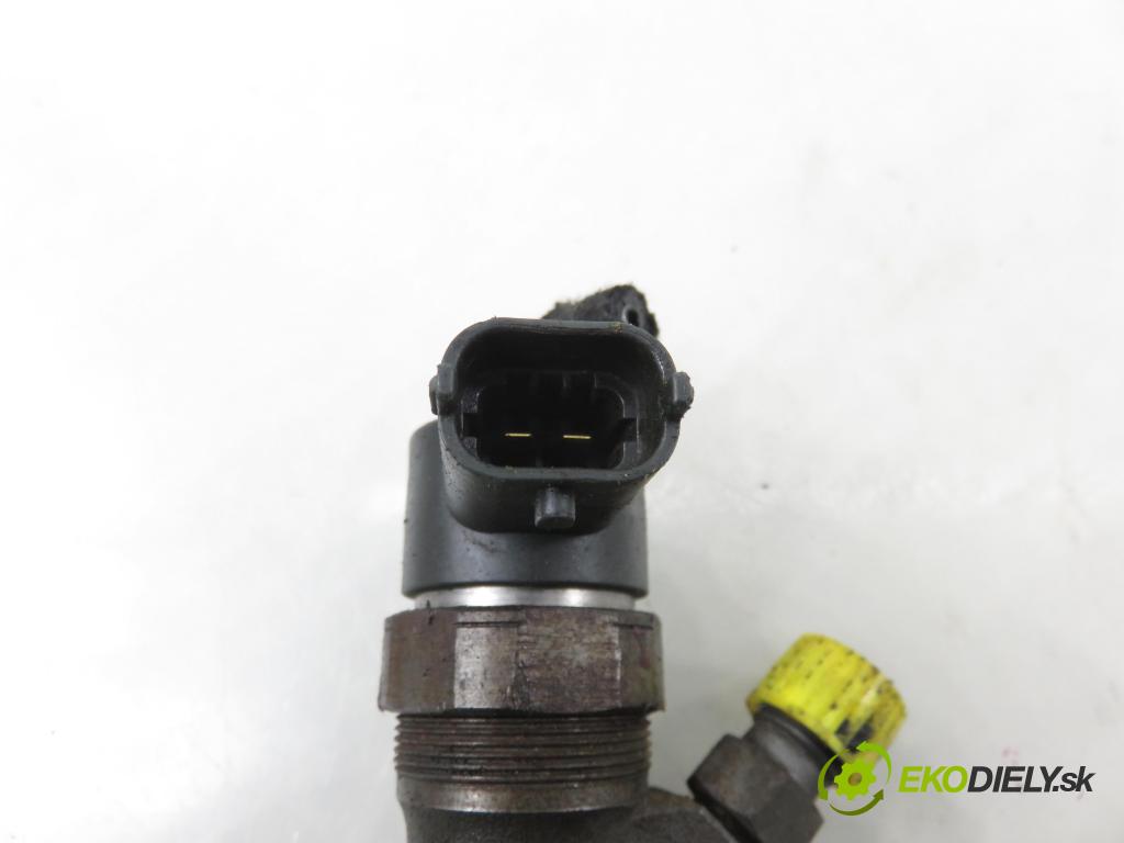 KIA SORENTO I (JC) SUV 2003 103,00 2.5 CRDi 140 - D4CB 2497,00 vstrekovač 0445110092 ; 338004A000 (Vstrekovač paliva)