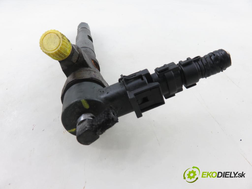 KIA SORENTO I (JC) SUV 2003 103,00 2.5 CRDi 140 - D4CB 2497,00 vstrekovač 0445110092 ; 338004A000 (Vstrekovač paliva)