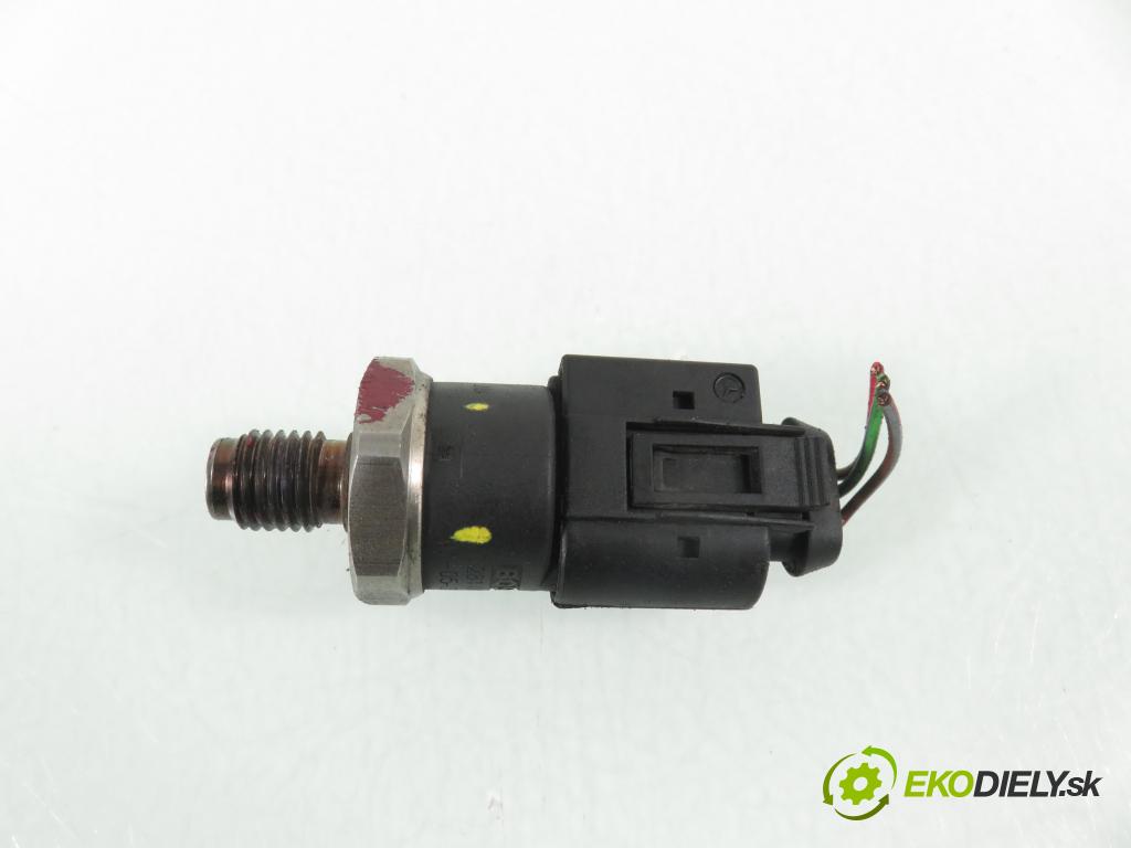 MERCEDES-BENZ KLASA A (W168) HB 2002 70,00 A 170 CDI 95 - OM 668.942 1689,00 snímač TLAK: paliva 0041537528 ; 0281002498