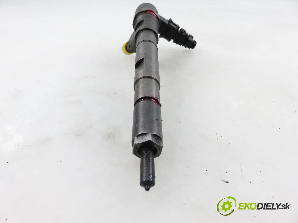 KIA SORENTO I (JC) SUV 2003 103,00 2.5 CRDi 140 - D4CB 2497,00 vstrekovač 0445110092 ; 338004A000 (Vstrekovač paliva)