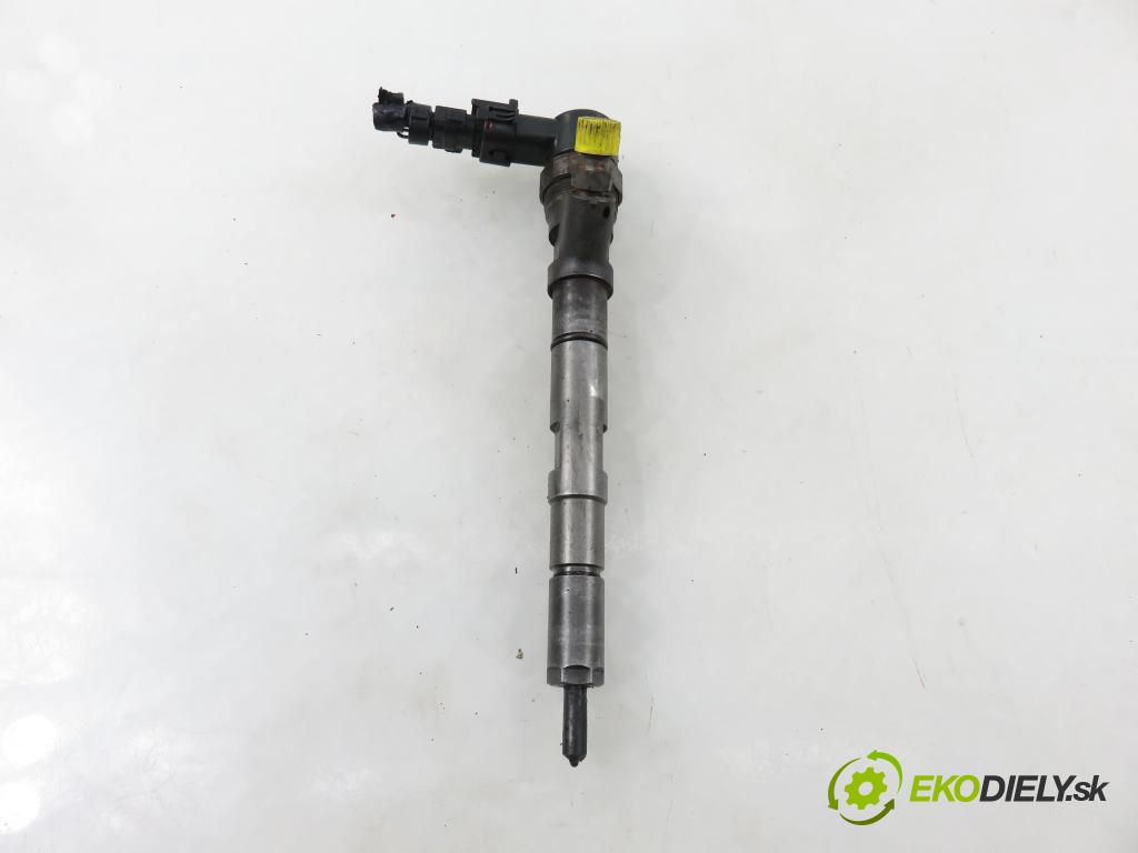 KIA SORENTO I (JC) SUV 2003 103,00 2.5 CRDi 140 - D4CB 2497,00 vstrekovač 0445110092 ; 338004A000 (Vstrekovač paliva)