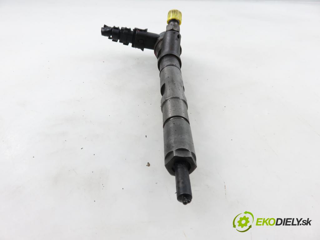 KIA SORENTO I (JC) SUV 2003 103,00 2.5 CRDi 140 - D4CB 2497,00 vstrekovač 0445110092 ; 338004A000 (Vstrekovač paliva)