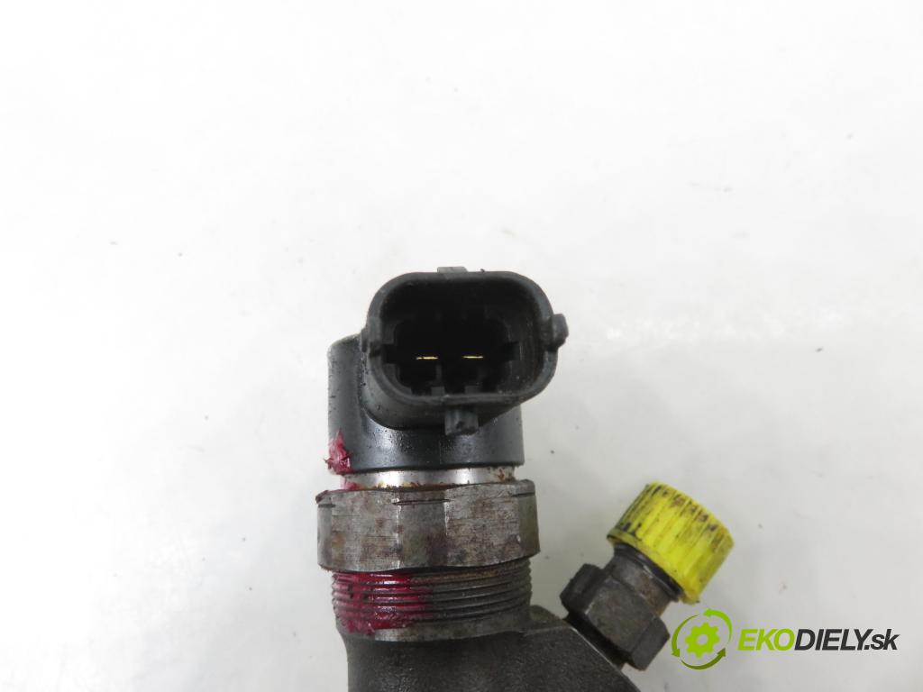 KIA SORENTO I (JC) SUV 2003 103,00 2.5 CRDi 140 - D4CB 2497,00 vstrekovač 0445110092 ; 338004A000 (Vstrekovač paliva)