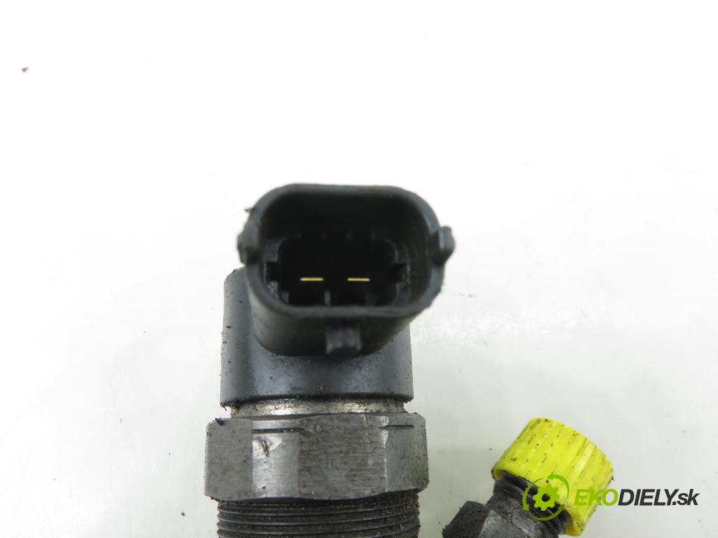 KIA SORENTO I (JC) SUV 2003 103,00 2.5 CRDi 140 - D4CB 2497,00 vstrekovač 0445110092 ; 338004A000 (Vstrekovač paliva)