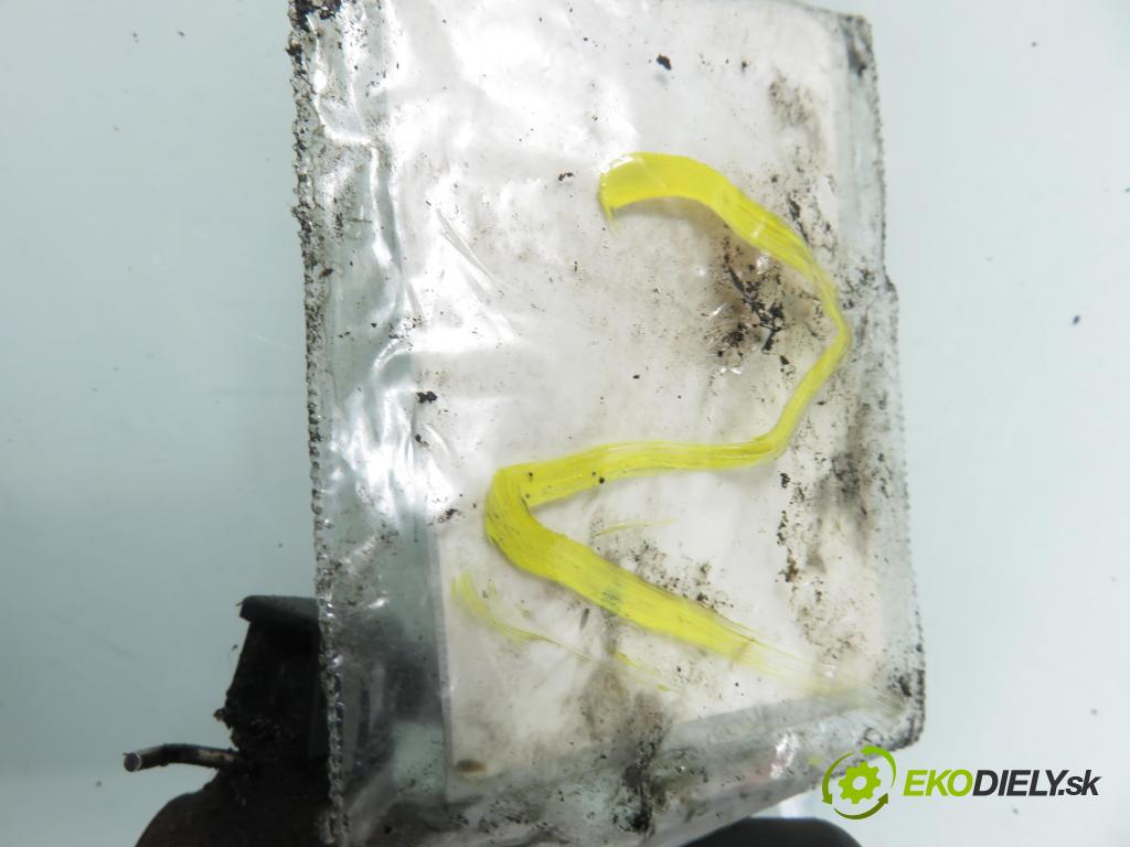 FORD FOCUS II (DA_, HCP) HB 2005 85,00 1.8 TDCi 115 - KKDA 1753,00 vstrekovač 4M5Q9F593AD (Vstrekovač paliva)