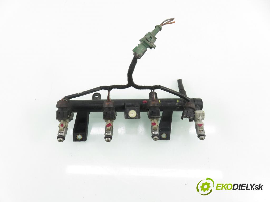 PEUGEOT 206 liftback (2A/C) HB 2000 55,00 1.4 i 75 -  KFX 1361,00 Lišta vstrekovacia 9625194080C ; IPM001 (Vstrekovacia lišta)