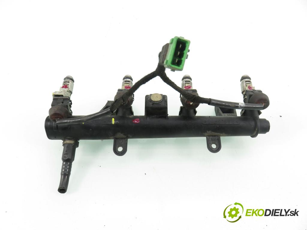 PEUGEOT 206 liftback (2A/C) HB 2000 55,00 1.4 i 75 -  KFX 1361,00 Lišta vstrekovacia 9625194080C ; IPM001 (Vstrekovacia lišta)