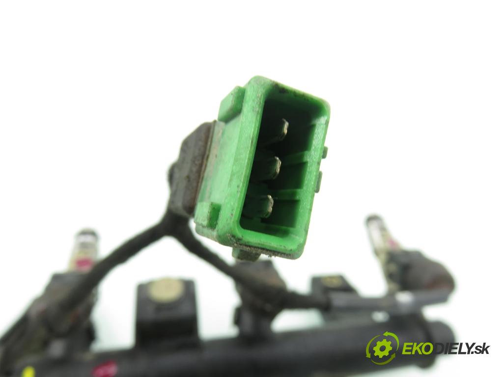 PEUGEOT 206 liftback (2A/C) HB 2000 55,00 1.4 i 75 -  KFX 1361,00 Lišta vstrekovacia 9625194080C ; IPM001 (Vstrekovacia lišta)