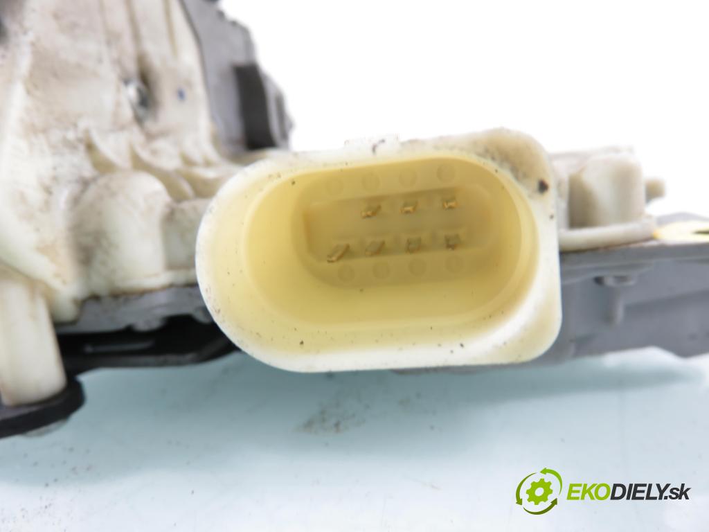 PORSCHE CAYENNE II (92A) SUV 2010 176,00 3.0 Diesel - M 05.9E 2967,00 zámok 8J1837016A