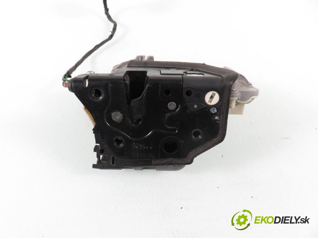 PORSCHE CAYENNE II (92A) SUV 2010 176,00 3.0 Diesel - M 05.9E 2967,00 zámok 8J1837016A