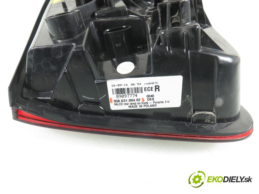 PORSCHE CAYENNE II (92A) SUV 2010 176,00 3.0 Diesel - M 05.9E 2967,00 Svetlo pravé zadné kufor 95863109402