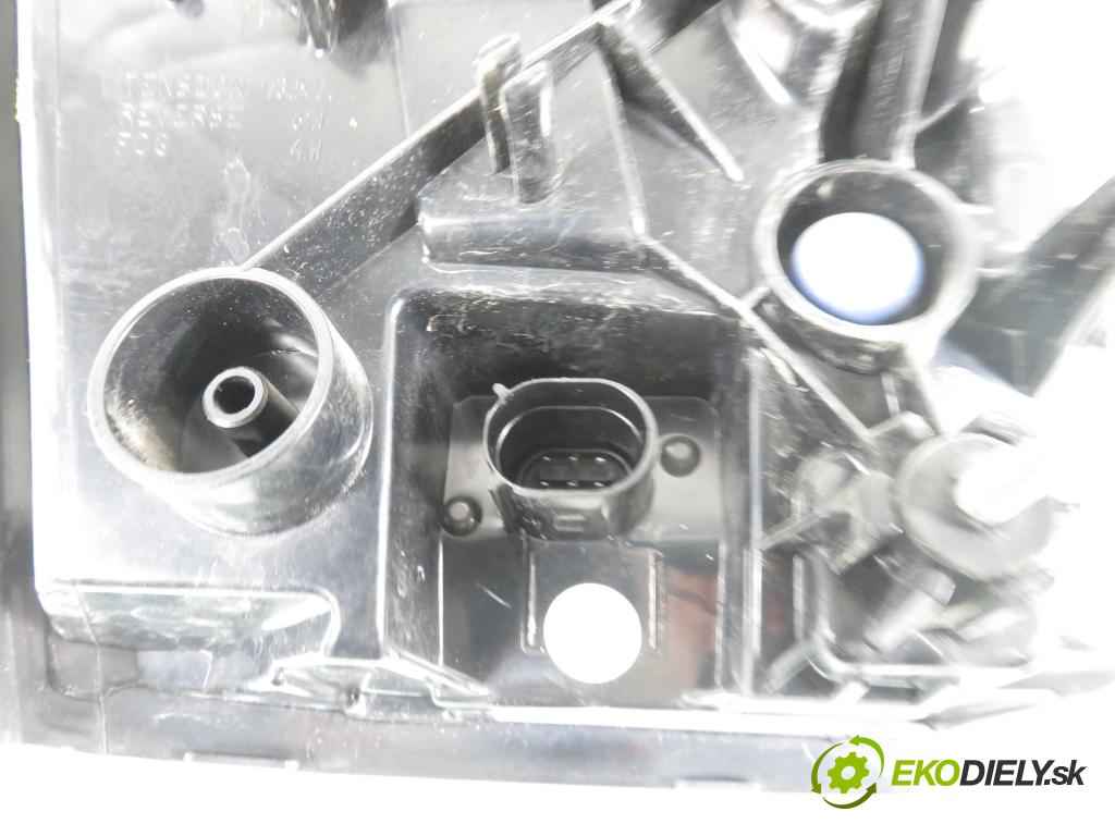 PORSCHE CAYENNE II (92A) SUV 2010 176,00 3.0 Diesel - M 05.9E 2967,00 Svetlo pravé zadné kufor 95863109402