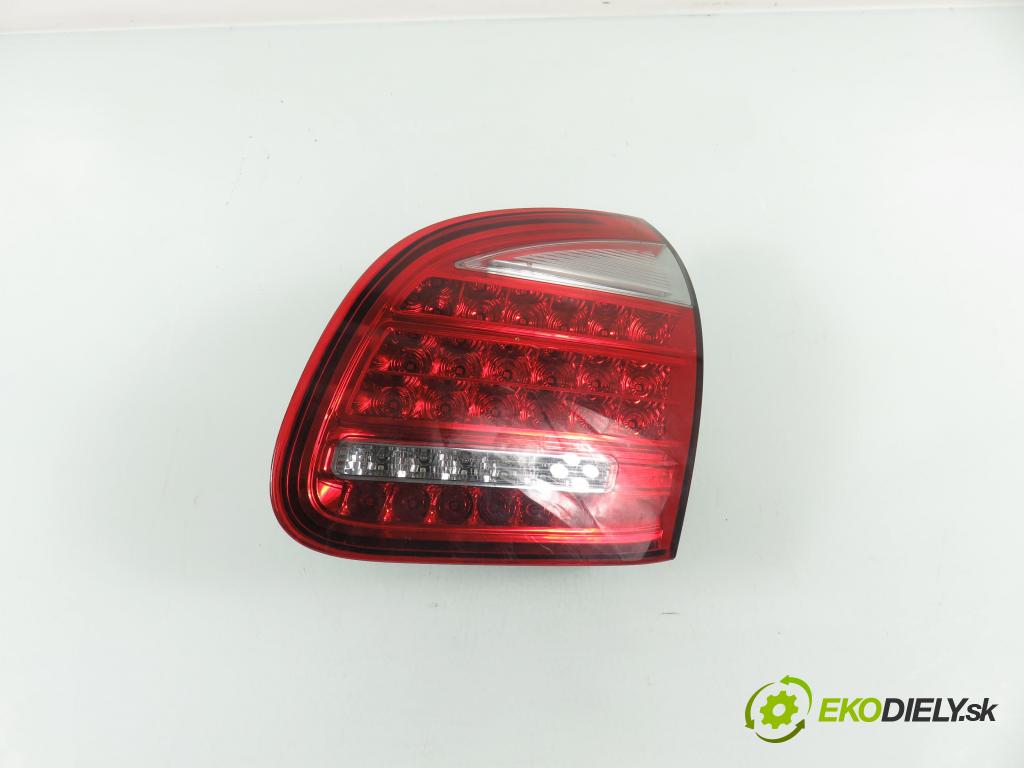 PORSCHE CAYENNE II (92A) SUV 2010 176,00 3.0 Diesel - M 05.9E 2967,00 Svetlo pravé zadné kufor 95863109402