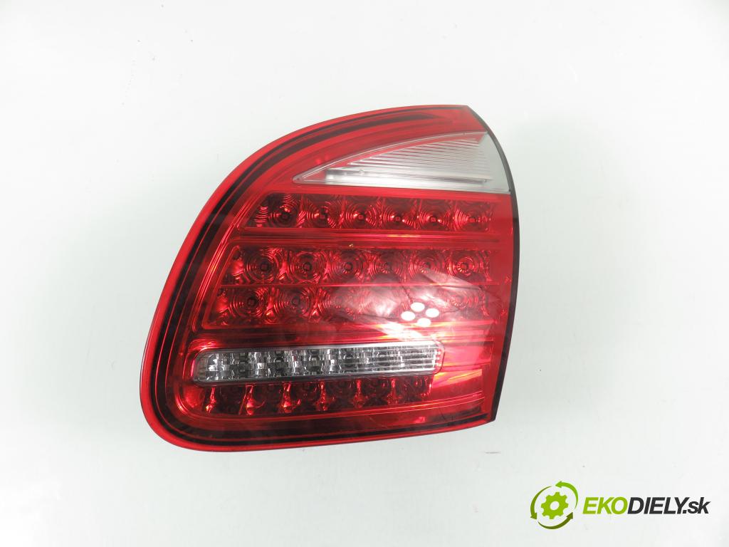 PORSCHE CAYENNE II (92A) SUV 2010 176,00 3.0 Diesel - M 05.9E 2967,00 Svetlo pravé zadné kufor 95863109402