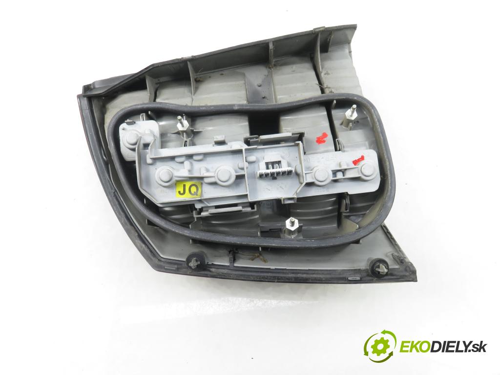 OPEL VECTRA C (Z02) SEDAN 2002 92,00 2.2 DTI 16V 125 - Y 22 DTR 2172,00 světlo pravé zadní