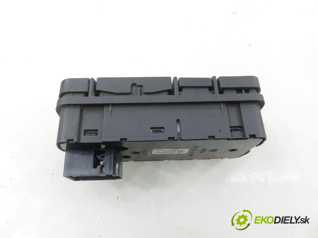 OPEL VECTRA C (Z02) SEDAN 2002 92,00 2.2 DTI 16V 125 - Y 22 DTR 2172,00 Panel ovládaní oken 09185955