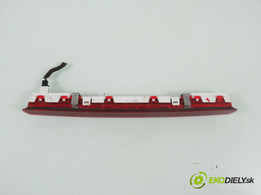 OPEL VECTRA C (Z02) SEDAN 2002 92,00 2.2 DTI 16V 125 - Y 22 DTR 2172,00 svetlo bŕzd 9185991