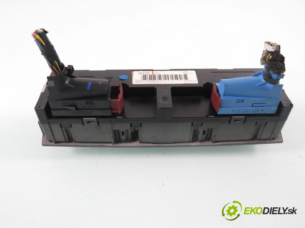 OPEL VECTRA C (Z02) SEDAN 2002 92,00 2.2 DTI 16V 125 - Y 22 DTR 2172,00 Panel topení KLIMATRONIK 24441229