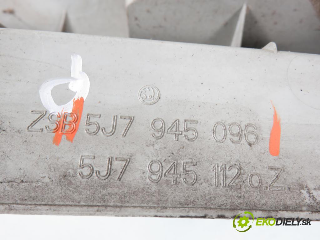 SKODA ROOMSTER (5J) HB 2008 59,00 1.4 TDI - BMS 1422,00 Svetlo pravé zadné 5J7945096