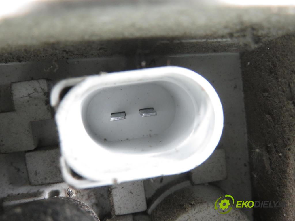 SKODA ROOMSTER (5J) HB 2008 59,00 1.4 TDI - BMS 1422,00 Svetlo pravé zadné 5J7945096