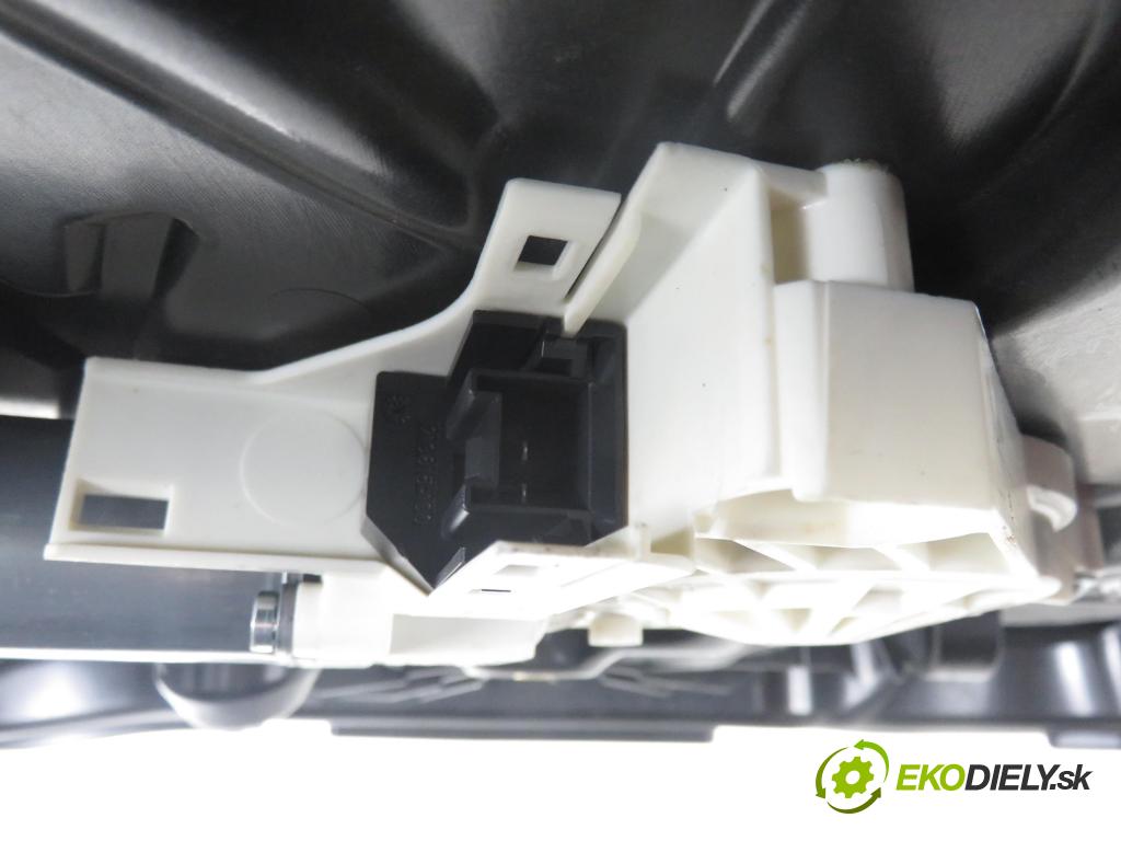 PORSCHE CAYENNE II (92A) SUV 2010 176,00 3.0 Diesel - M 05.9E 2967,00 Mechanizmus okien 7P5839756B ; 8K0959802B