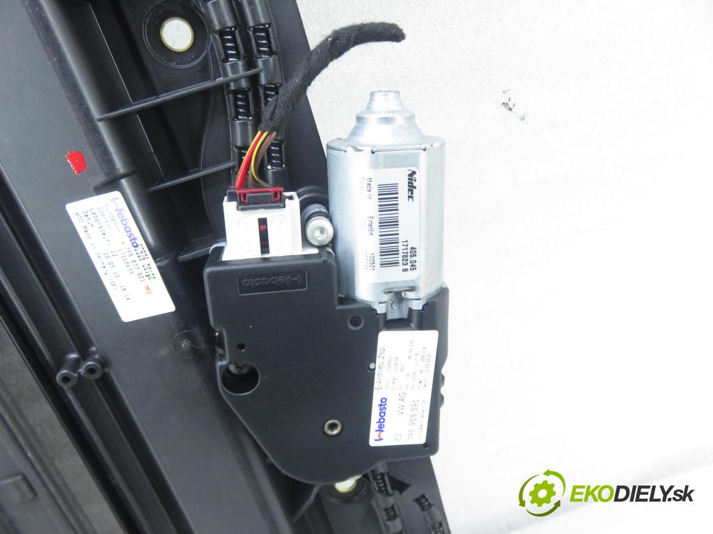 PORSCHE CAYENNE II (92A) SUV 2010 176,00 3.0 Diesel - M 05.9E 2967,00 střešní okno 7P5877021 (Sklo karoserie)