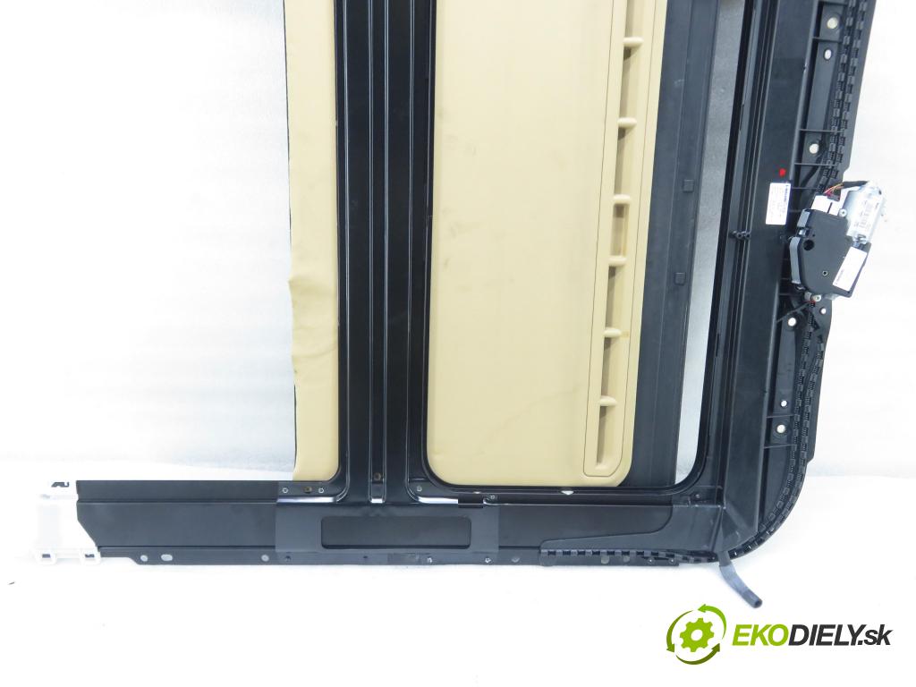 PORSCHE CAYENNE II (92A) SUV 2010 176,00 3.0 Diesel - M 05.9E 2967,00 střešní okno 7P5877021 (Sklo karoserie)