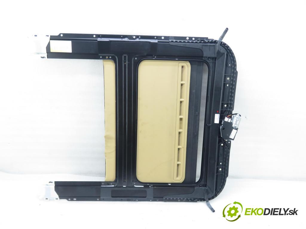 PORSCHE CAYENNE II (92A) SUV 2010 176,00 3.0 Diesel - M 05.9E 2967,00 střešní okno 7P5877021 (Sklo karoserie)